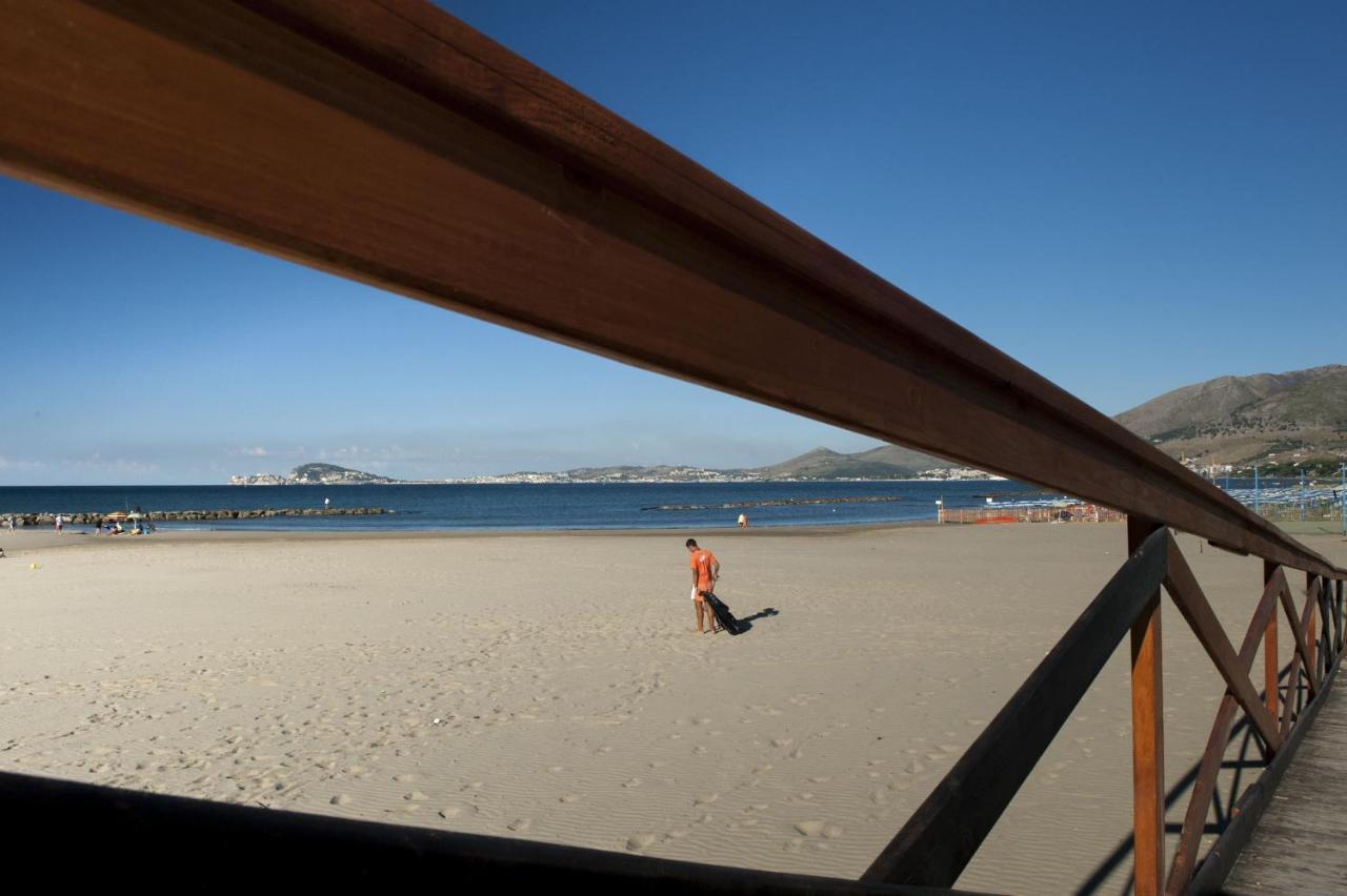 Livingapple Beach Minturno Buitenkant foto